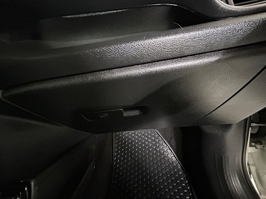 Used 2023 White Jeep Latitude image 24