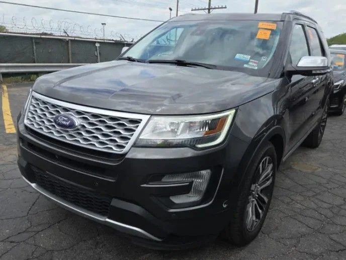 Used 2017 Gray Ford Platinum image 1