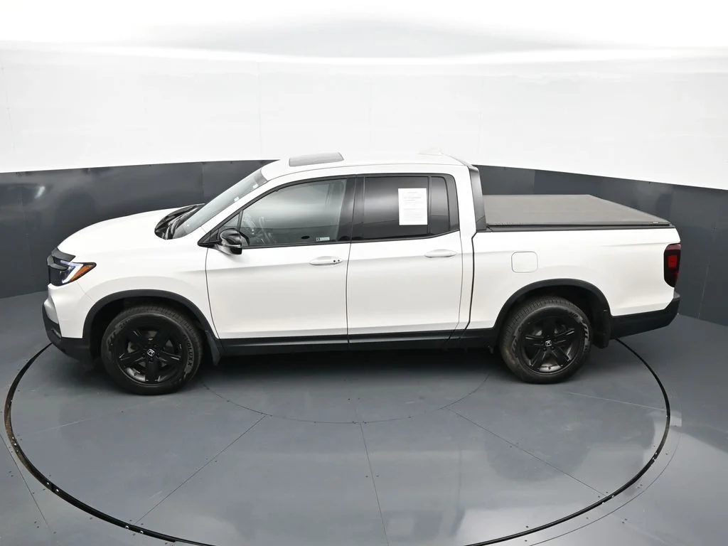 Used 2023 Platinum White Pearl Honda Black Edition image 23