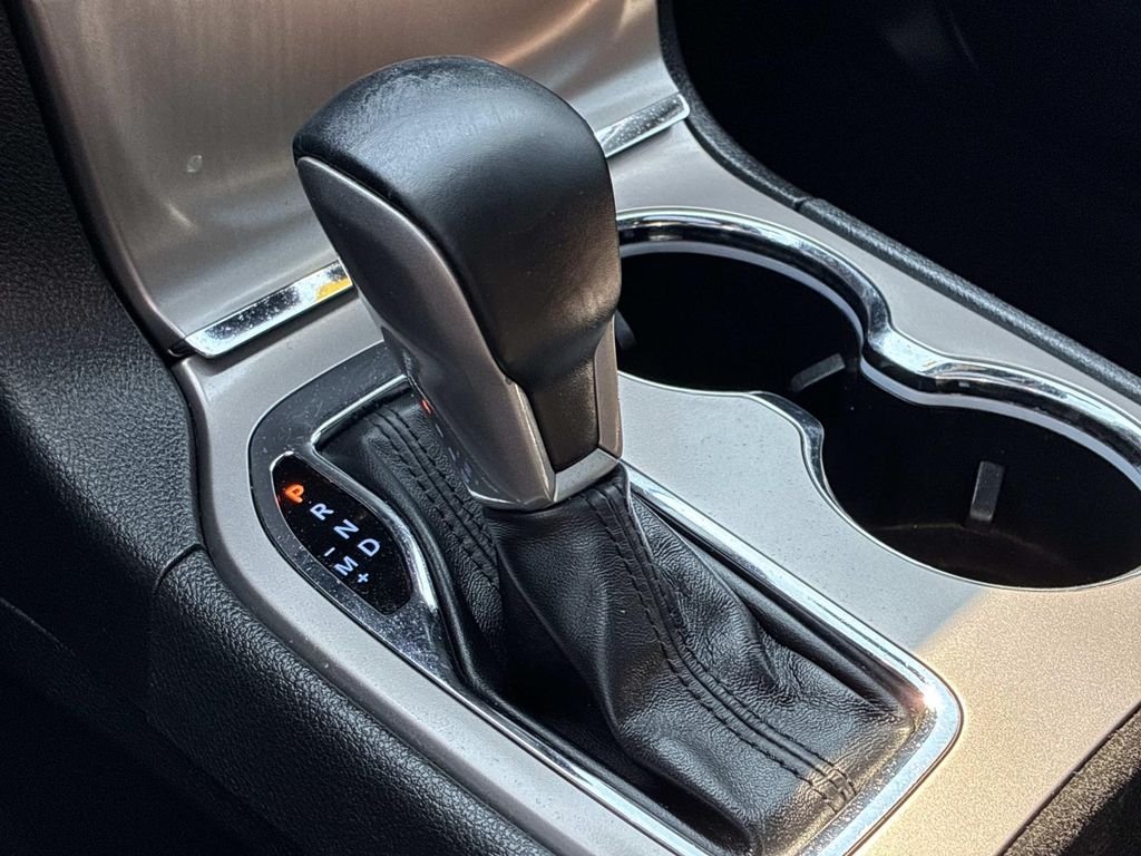 Used 2021 White Jeep Laredo X image 28