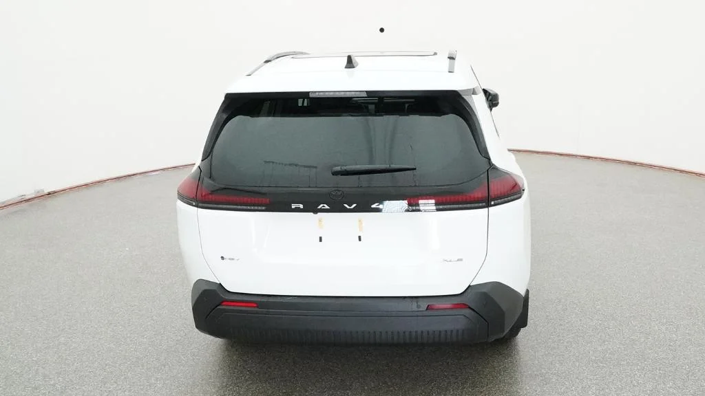 New 2026 Ice Cap Toyota XLE Premium image 17