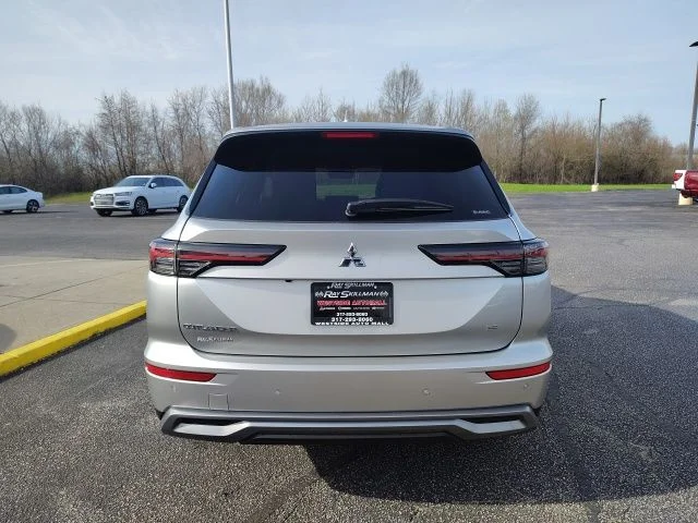 New 2026 Gray Mitsubishi SE image 6