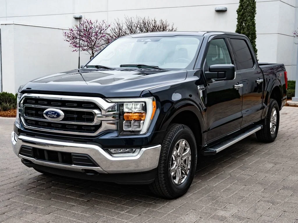 Used 2023 Antimatter Blue Metallic Ford XLT image 1