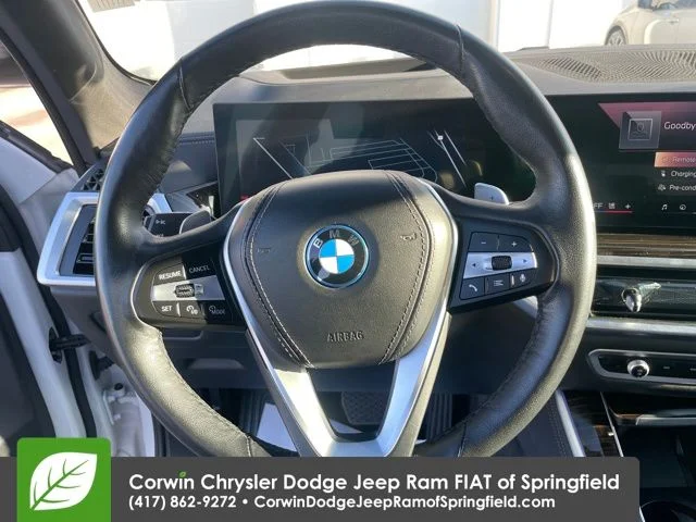 Used 2025 White BMW xDrive50e image 22
