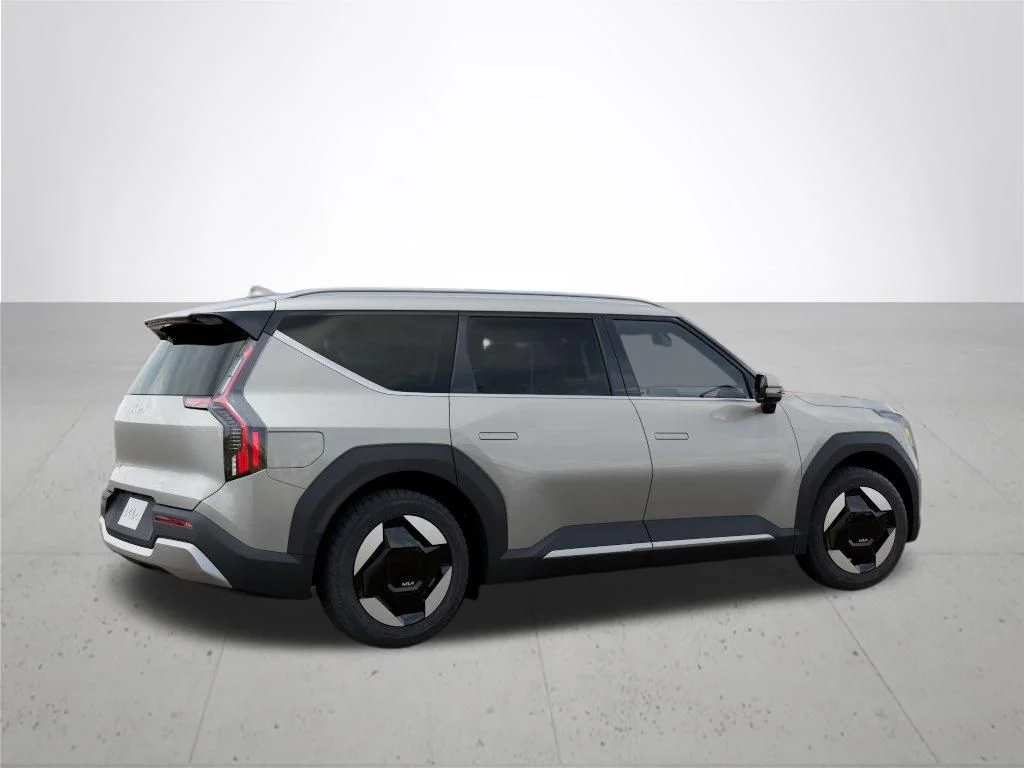 New 2026 Ivory Silver Kia Wind AWD image 6