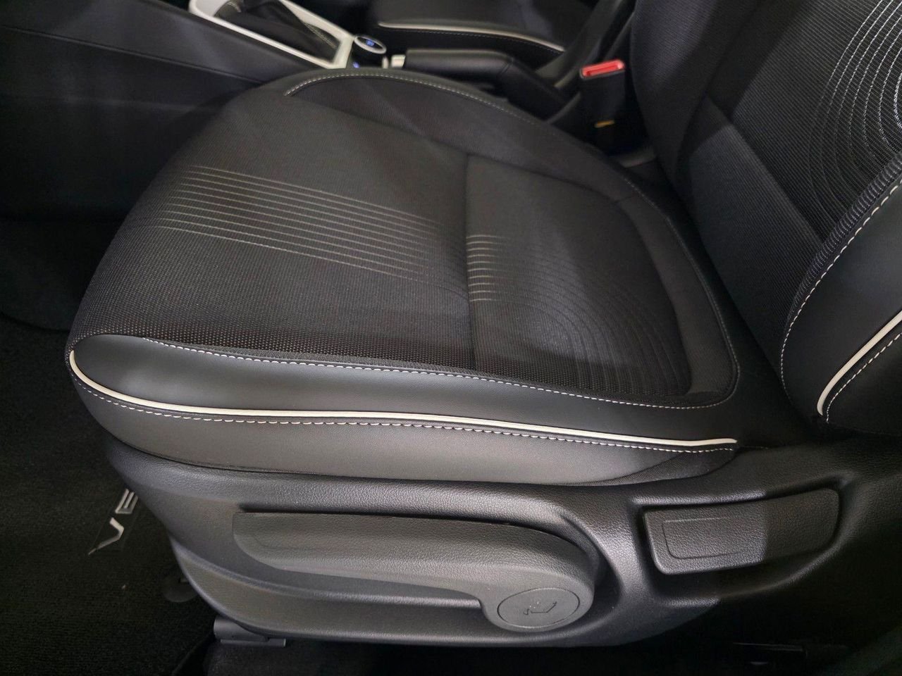 New 2026 Lunar White w/Black Roof Hyundai SEL w/Two-Tone Roof image 23