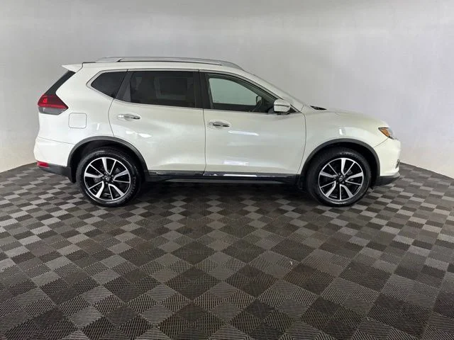 Used 2020 White Nissan SL image 4