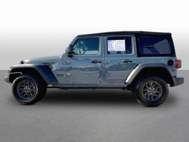 Used 2024 Gray Jeep Sport S image 4