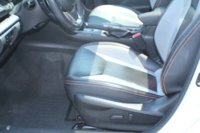 Used 2021 Crystal White Pearl Subaru Limited image 14