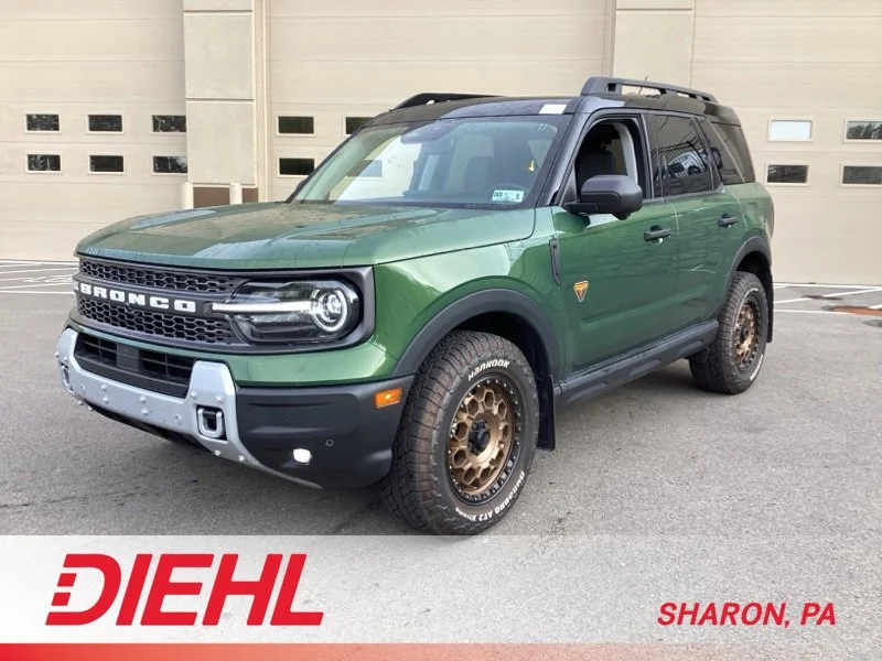 Used 2025 Green Ford Badlands image 3