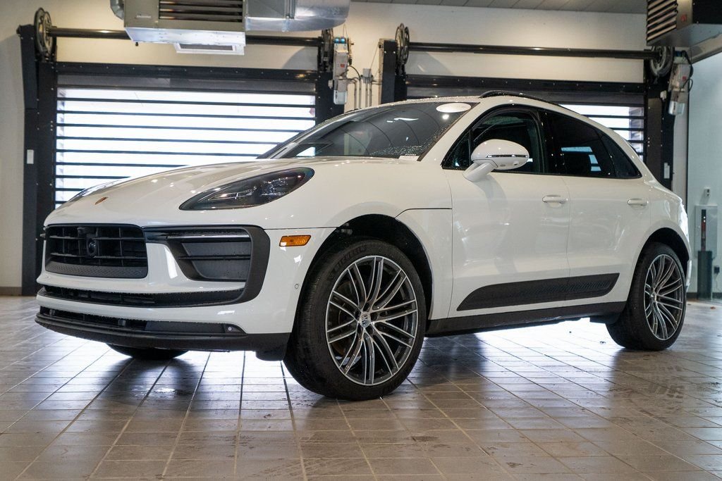 2025 Porsche Macan Base