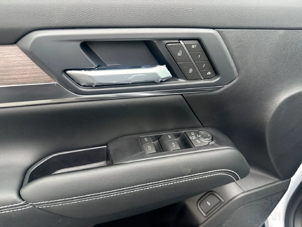 New 2027 Glacier White Tricoat GMC Denali image 23