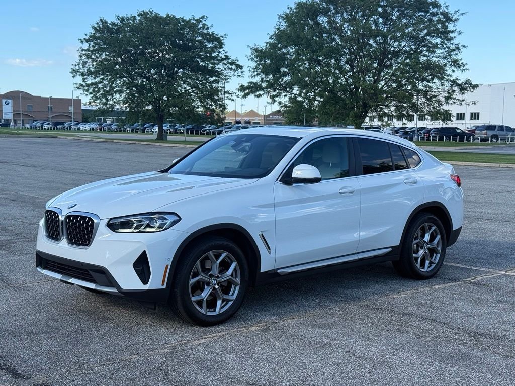 Certified Used 2025 White BMW xDrive30i image 3