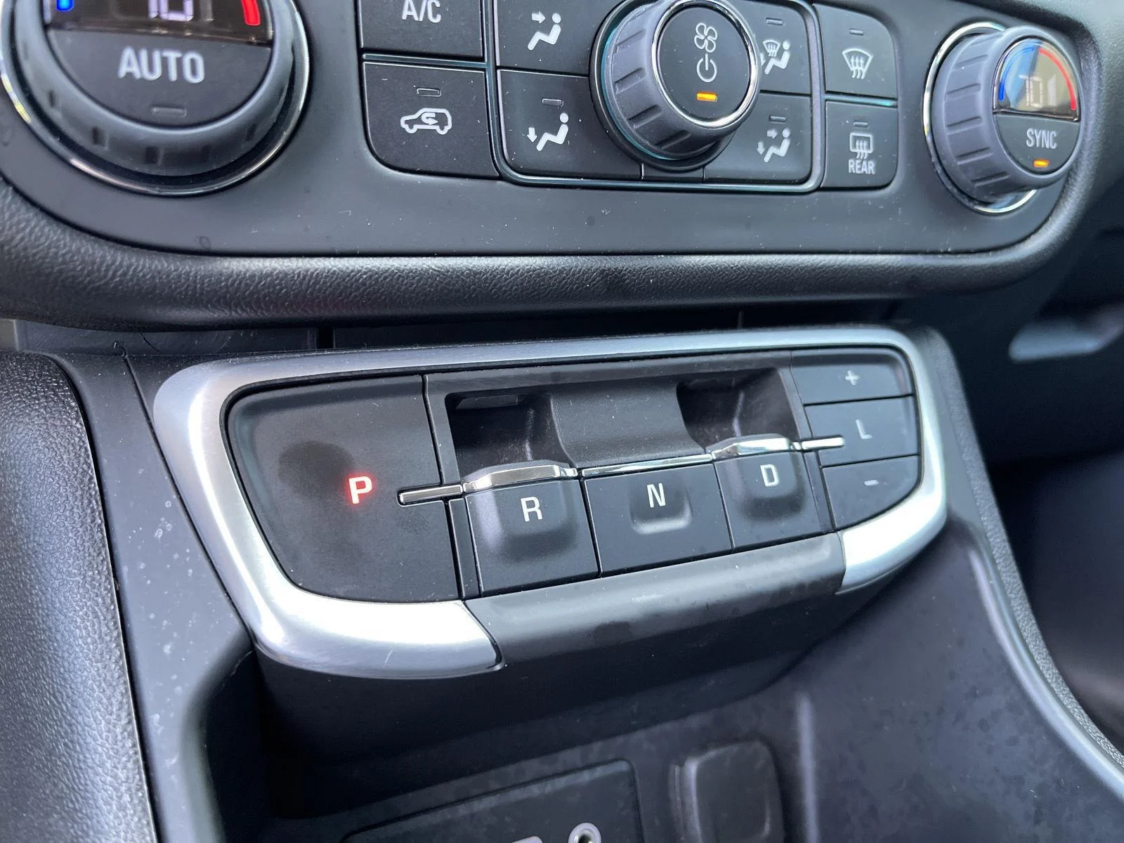 Used 2024 Riptide Metallic GMC SLE image 27