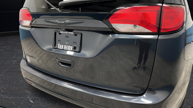Used 2020 Maximum Steel Metallic Clearcoat Chrysler Touring L image 40