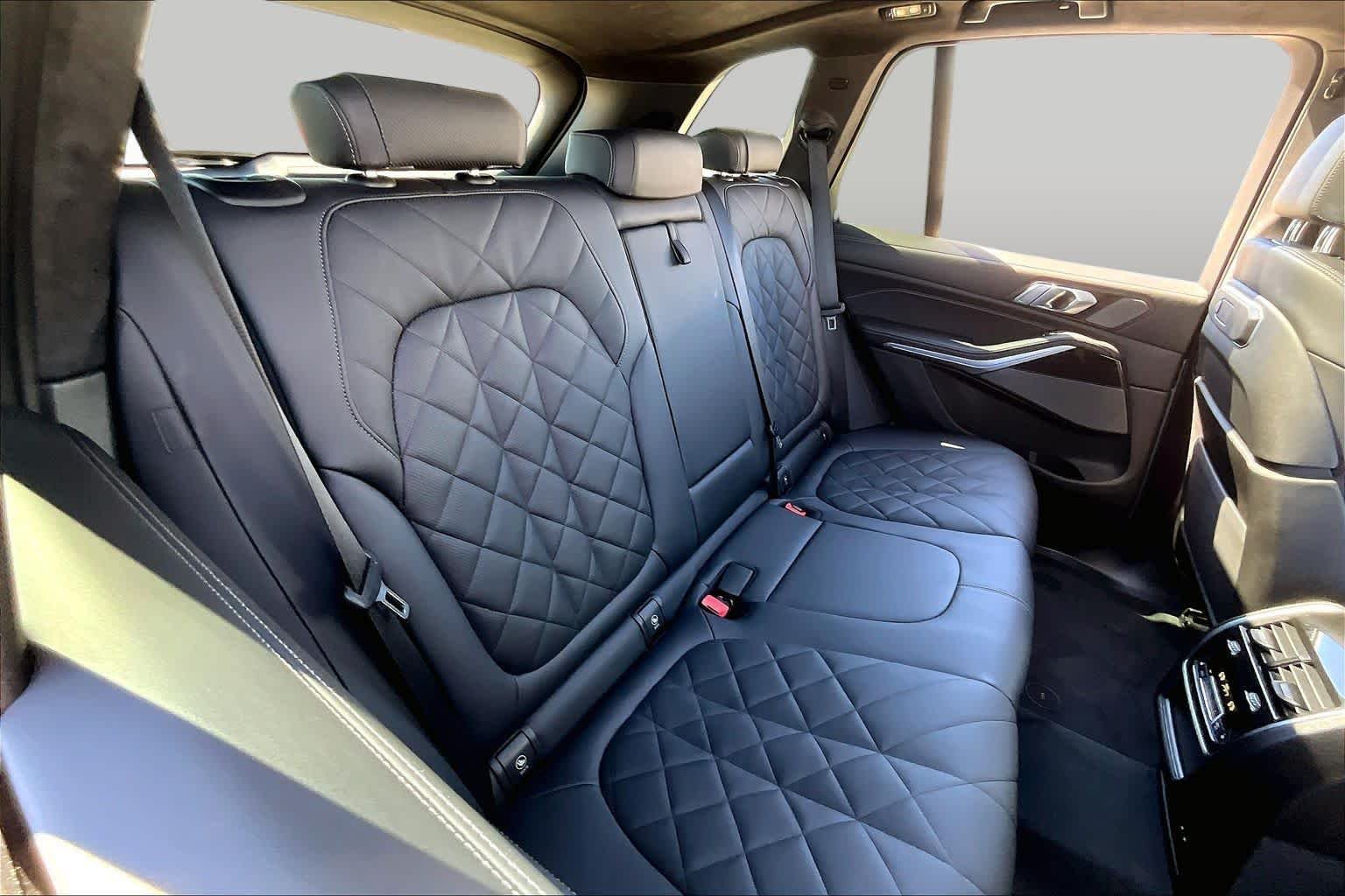 Used 2024 Skyscraper Grey Metallic BMW xDrive40i image 18