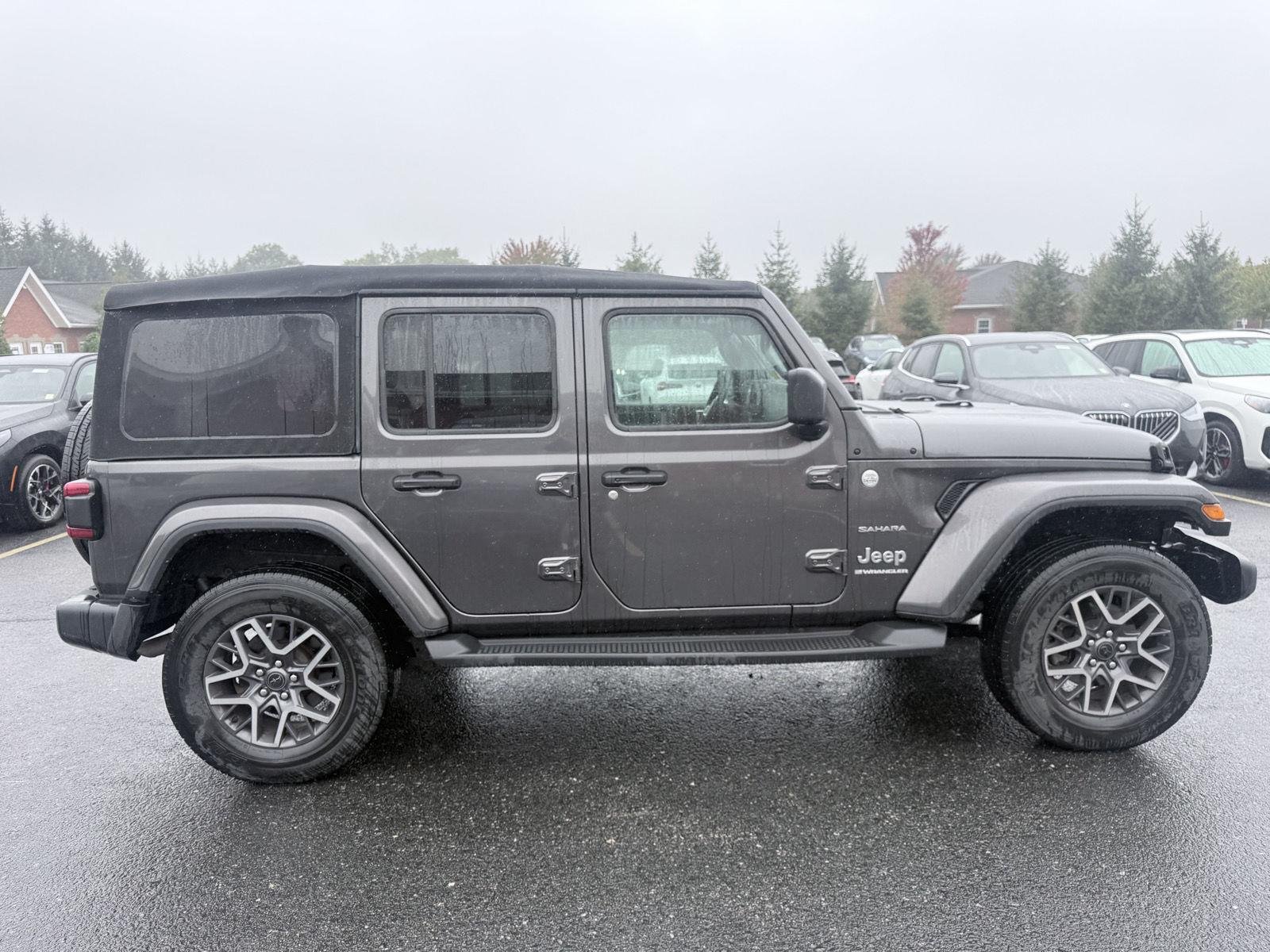 Used 2024 Granite Crystal Metallic Clearcoat Jeep Sahara image 8