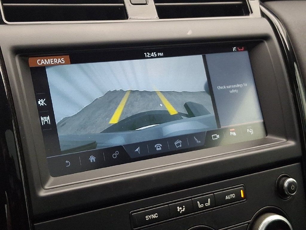 Used 2020  Land Rover SE image 20