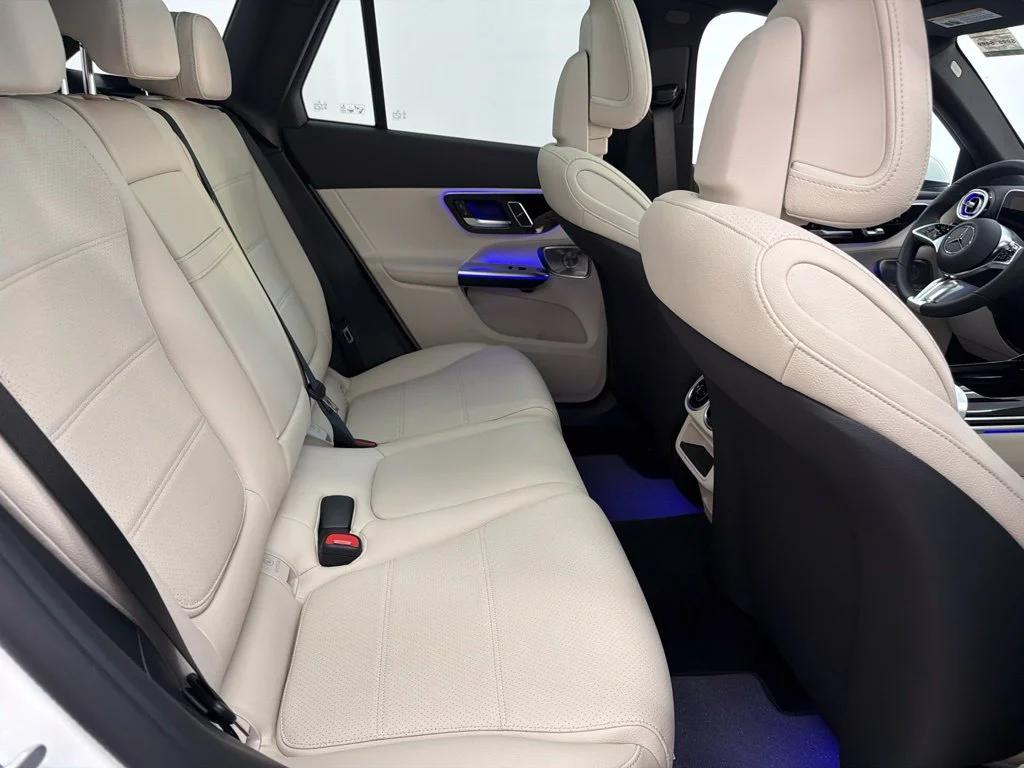 New 2027 White Mercedes-Benz GLC 300 image 26