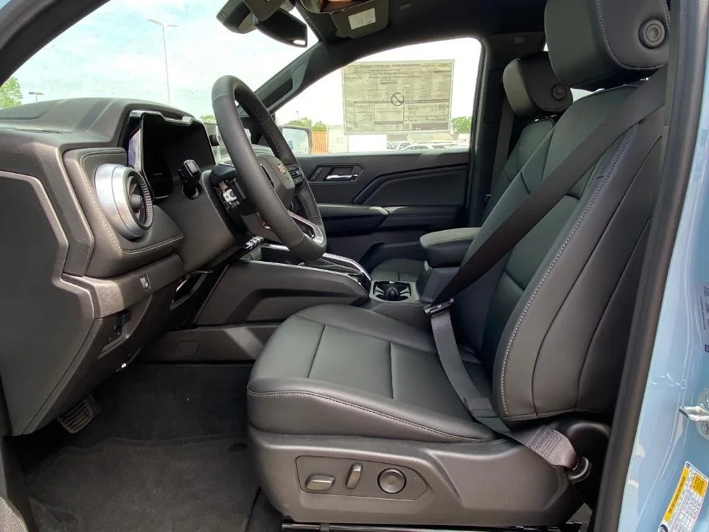 2025 Chevrolet Colorado LT - Photo 14
