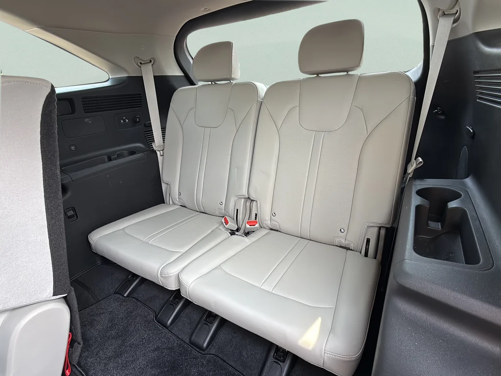 Used 2024 Glacial White Pearl Kia S image 32