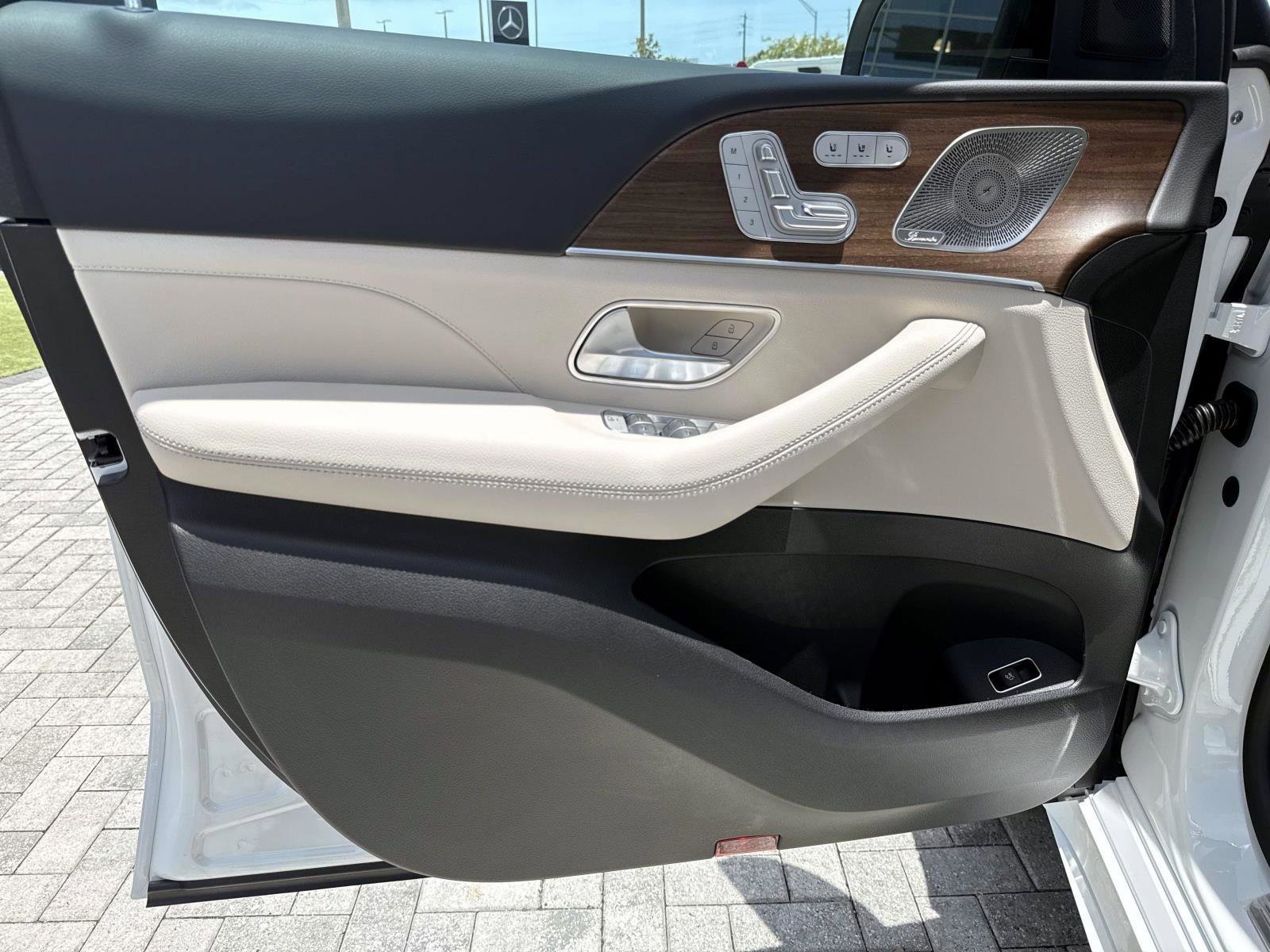 New 2026 Polar White Mercedes-Benz 450 4MATIC® SUV image 18