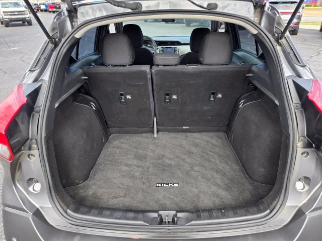 Used 2020 Gray Nissan S image 15