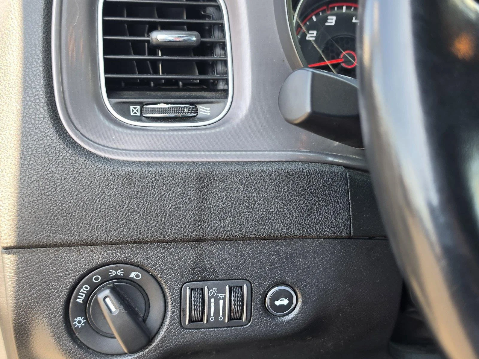 Used 2023  Dodge SXT image 21
