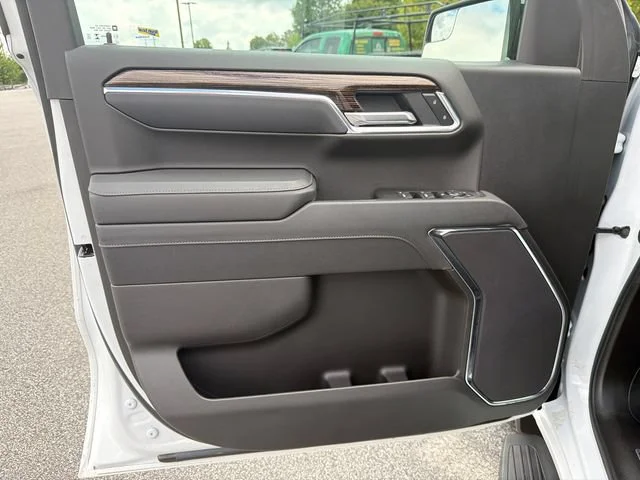 Used 2025 Summit White GMC SLE image 10