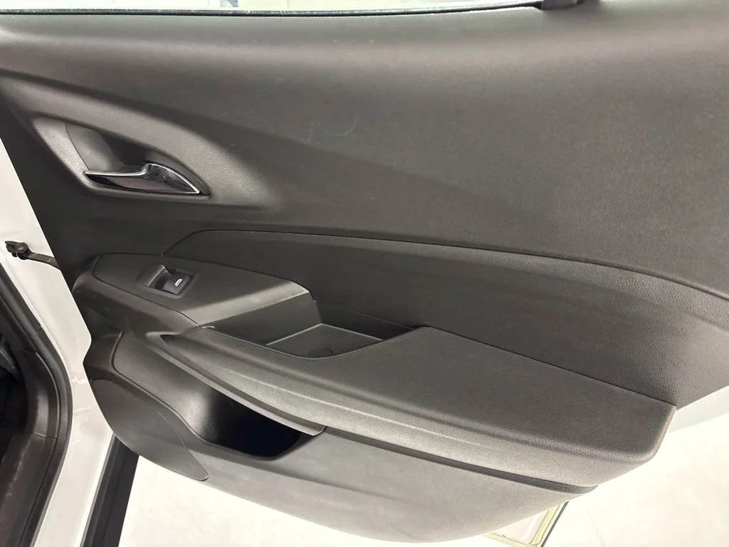 Used 2025 White Chevrolet LT image 22