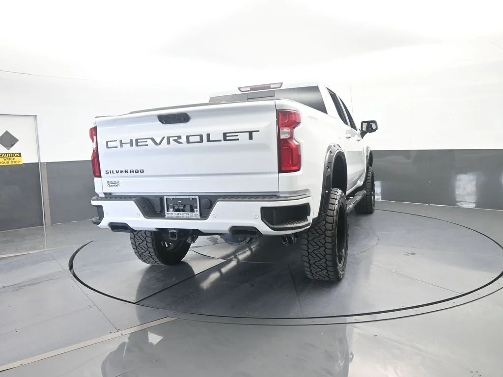Used 2022 Summit White Chevrolet RST image 5