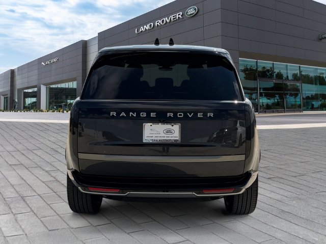 New 2027 Carpathian Grey Land Rover SE image 4