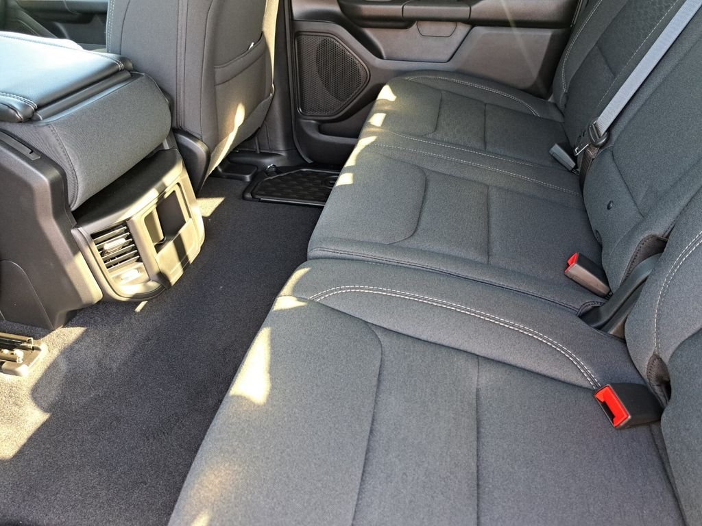 New 2025 Diamond Black Crystal Pearl-Coat Exterior Paint RAM Tradesman image 22