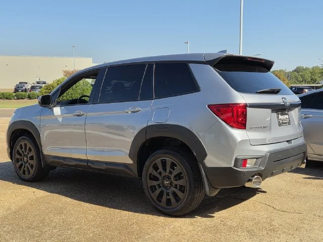 Used 2023  Honda EX-L image 6