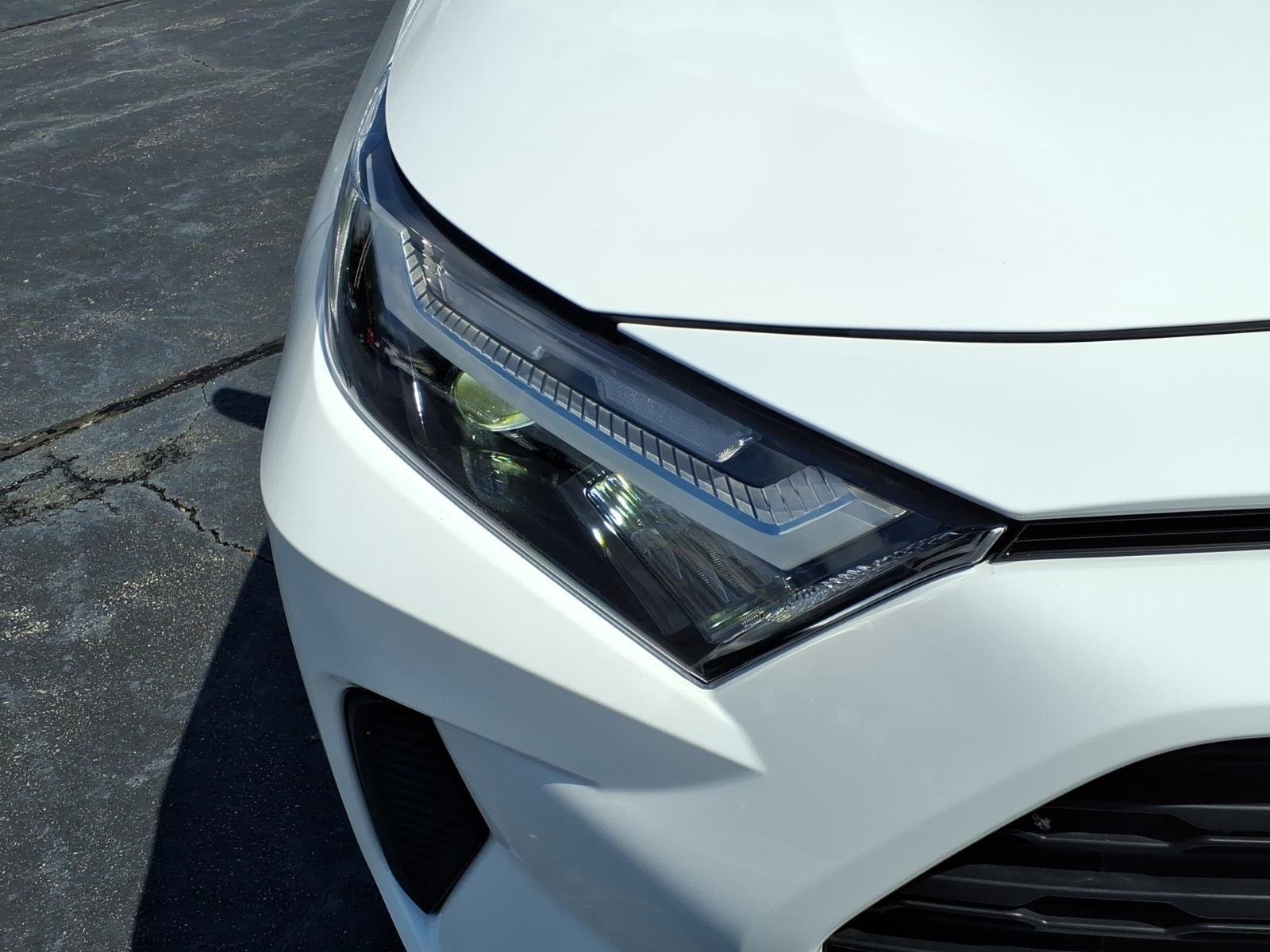 Used 2025 Ice Cap Toyota XLE image 14
