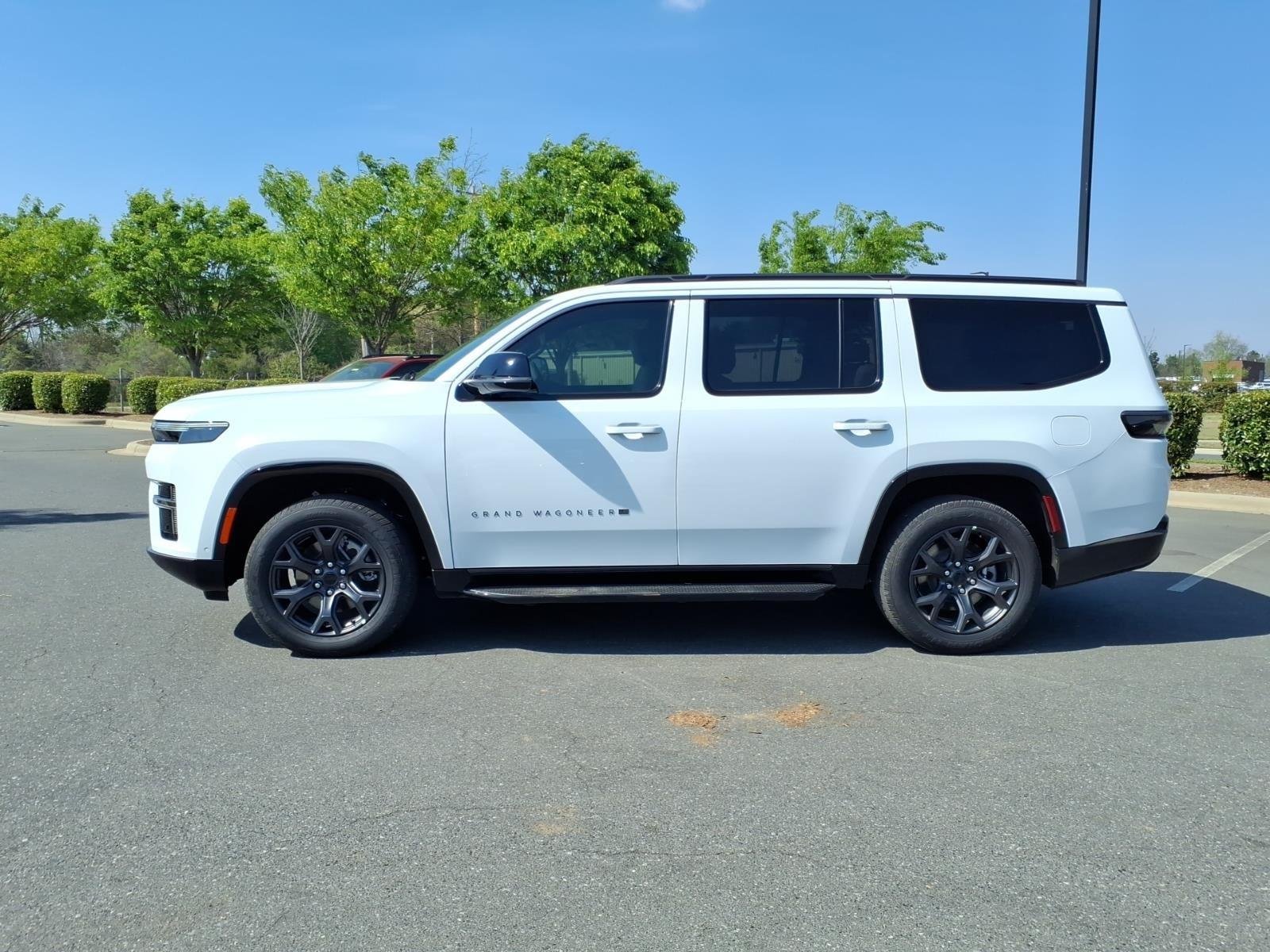 New 2026 Bright White Clear-Coat Exterior Paint Jeep Limited Altitude image 3