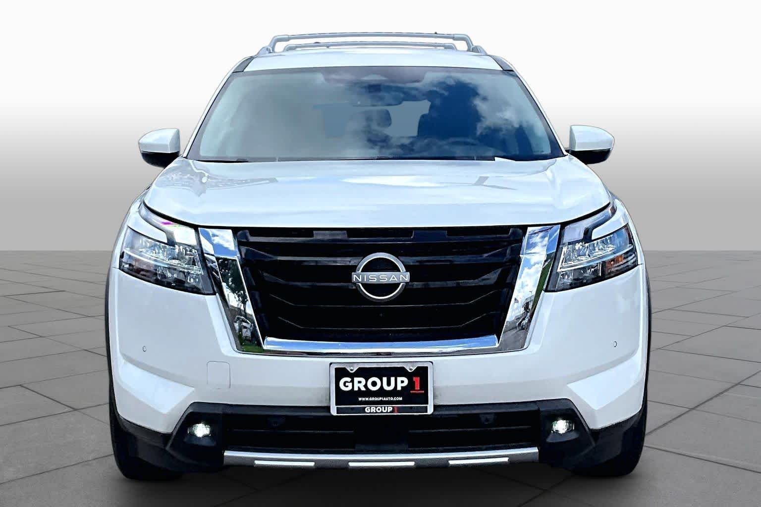 Used 2024 Pearl White Tricoat Nissan SL image 4