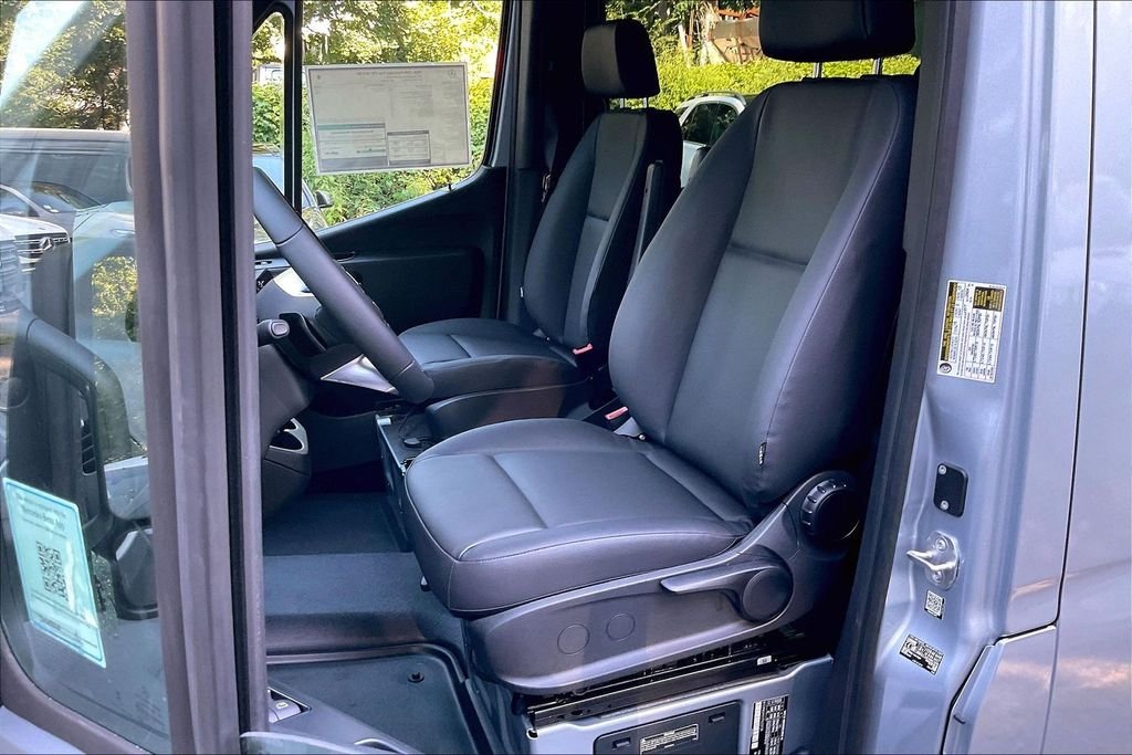 New 2026 high-tech silver metallic Mercedes-Benz Passenger 170 WB image 9