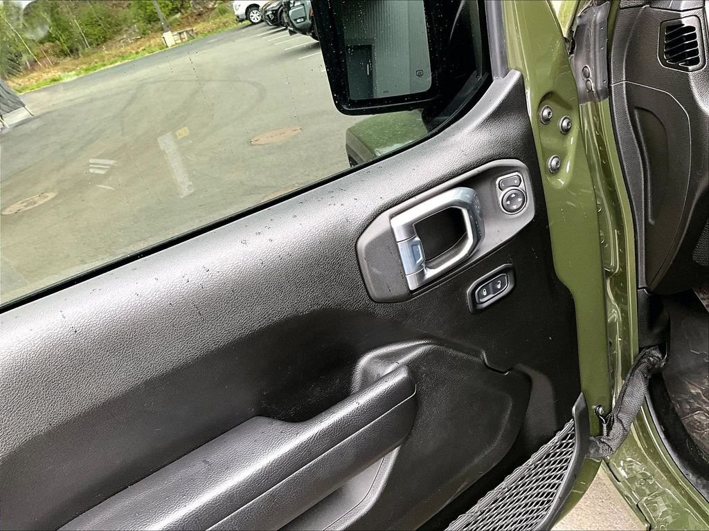 Used 2022 Green Jeep Sport image 12