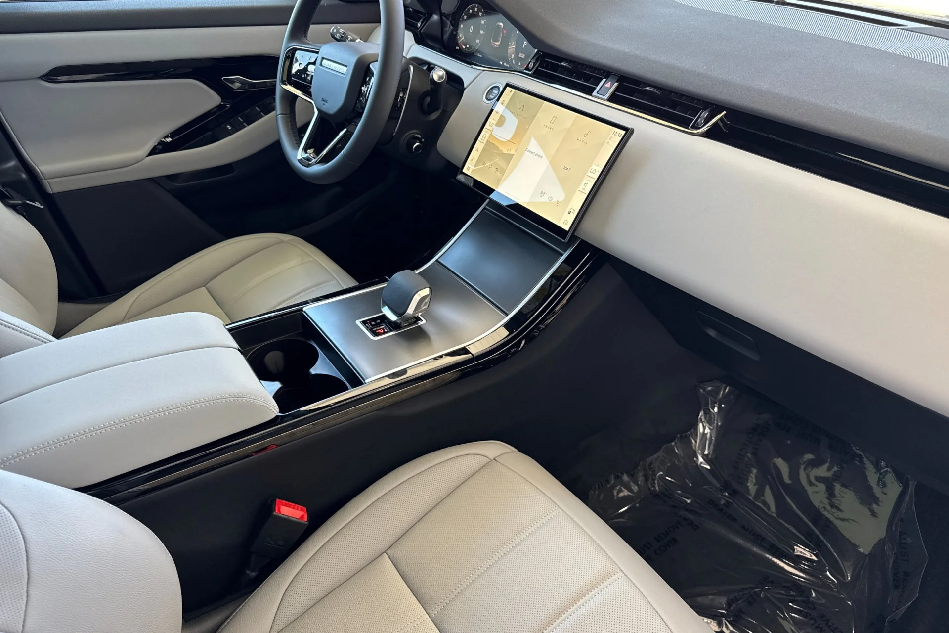New 2026 ARROIOS GREY Land Rover Core S image 18