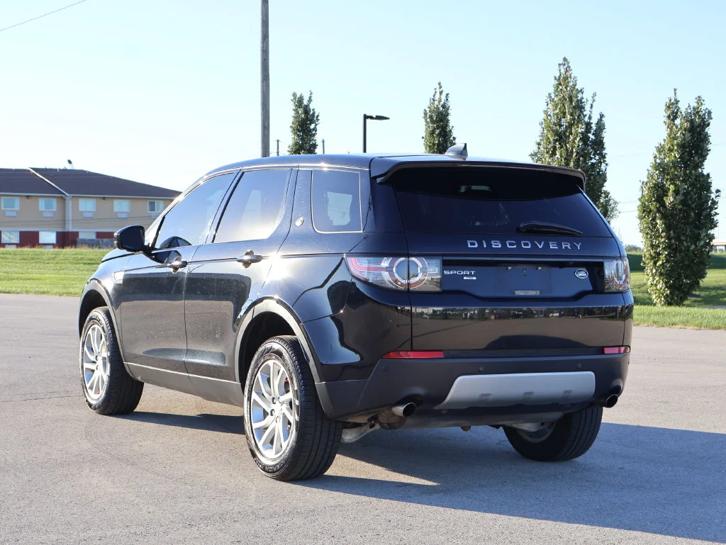 Used 2019  Land Rover  image 7