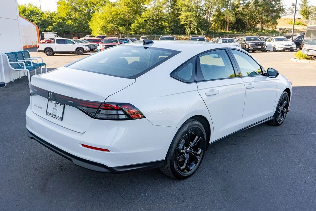 Certified Used 2025 Platinum White Pearl Honda 1.5T SE image 14
