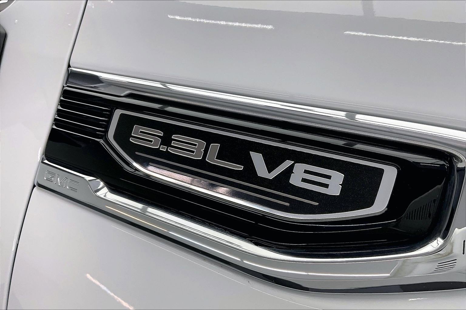 Used 2022 Summit White GMC SLT image 32