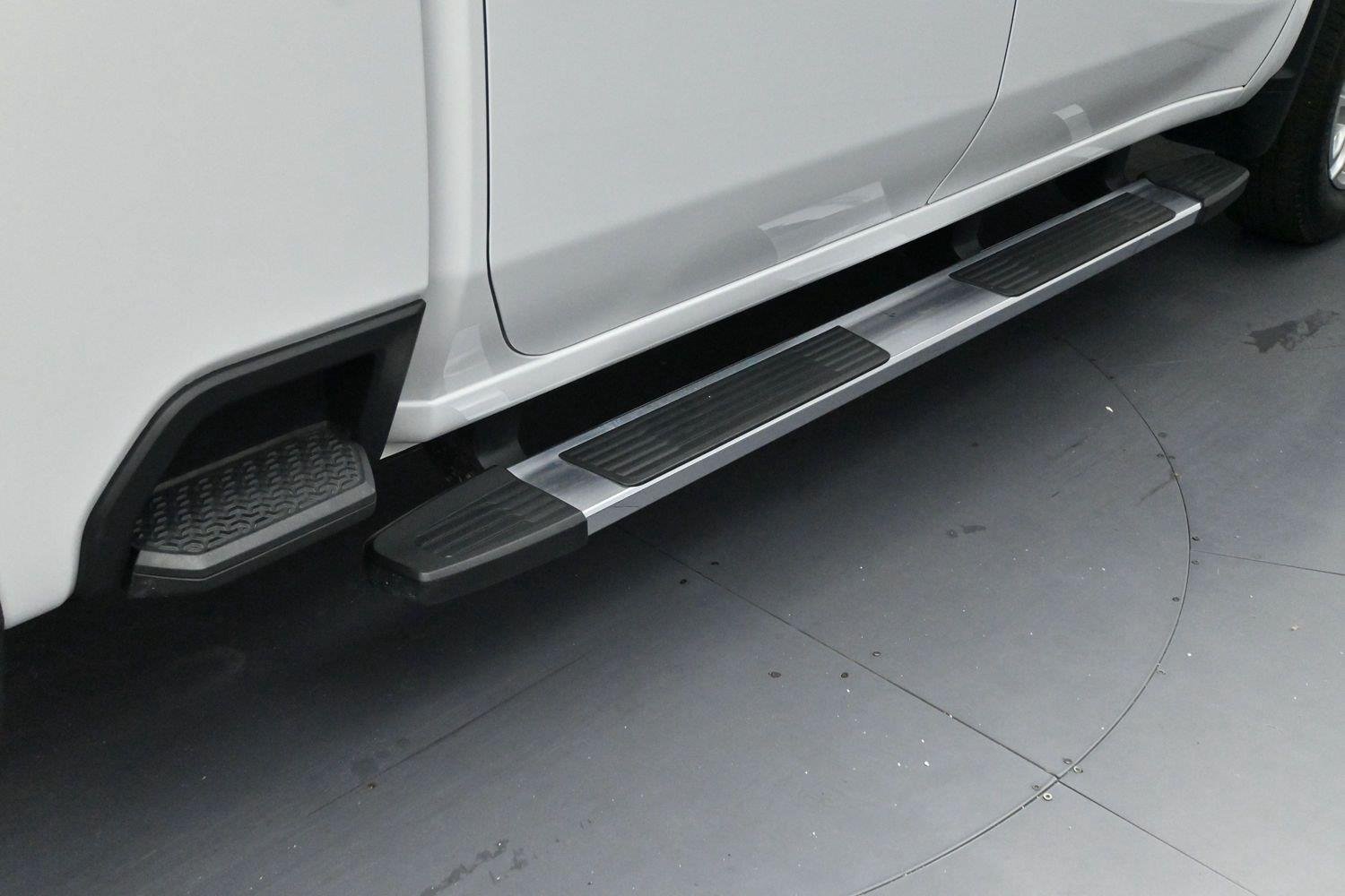 Used 2025 Summit White Chevrolet LT image 9