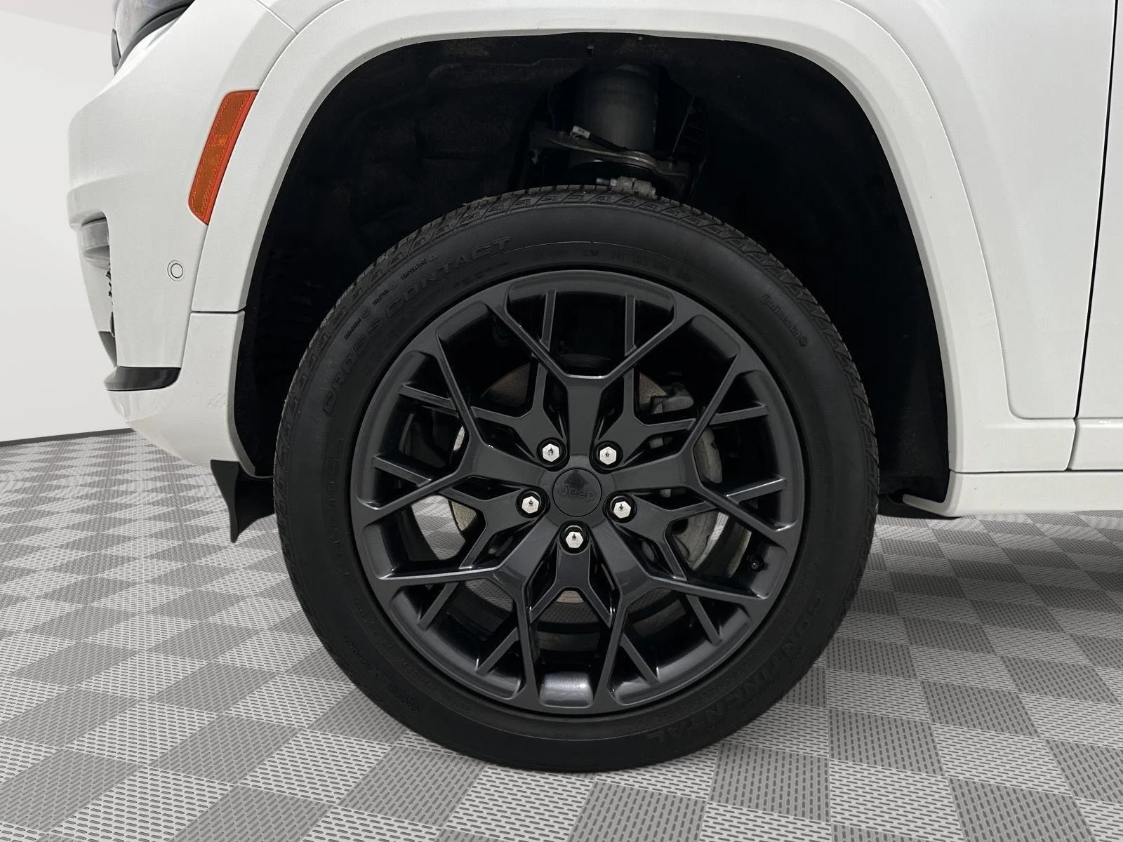Used 2025 White Jeep Summit image 30