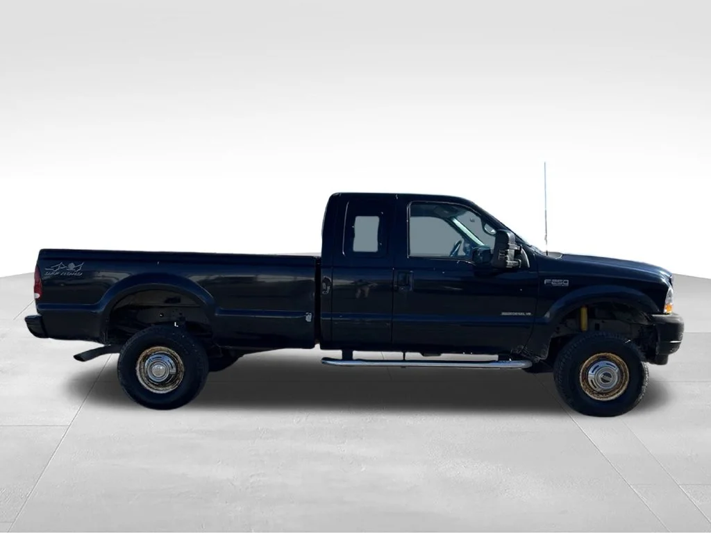 Used 2002  Ford XL image 4