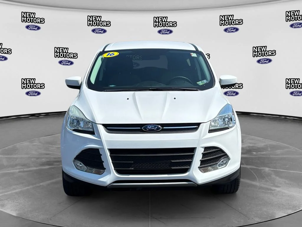Used 2016 Oxford White Ford SE image 8