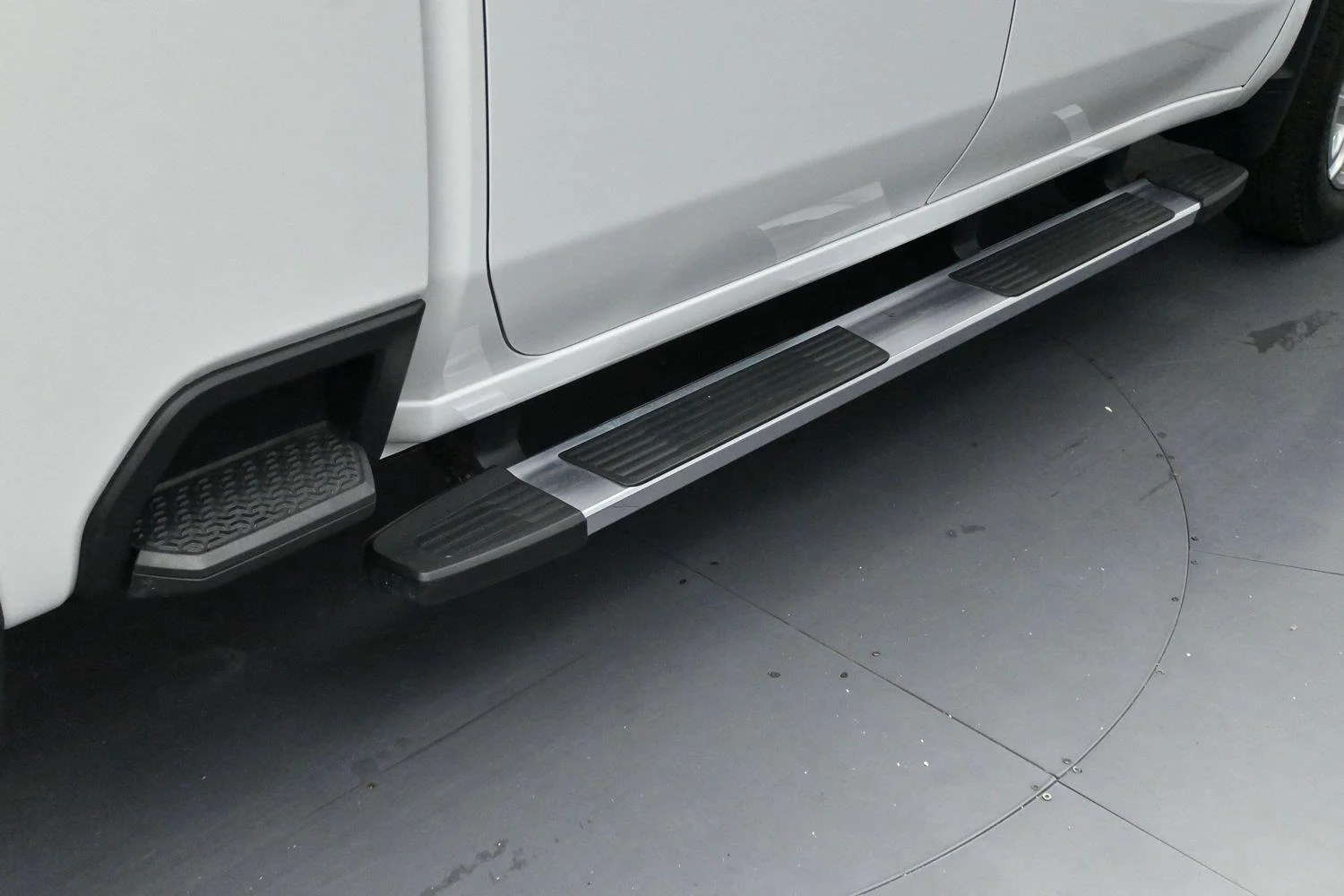 Used 2025 Summit White Chevrolet LT image 9