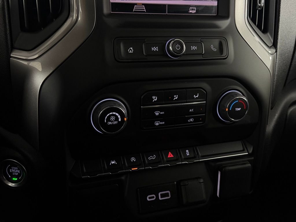 Used 2025 White Chevrolet Custom image 19