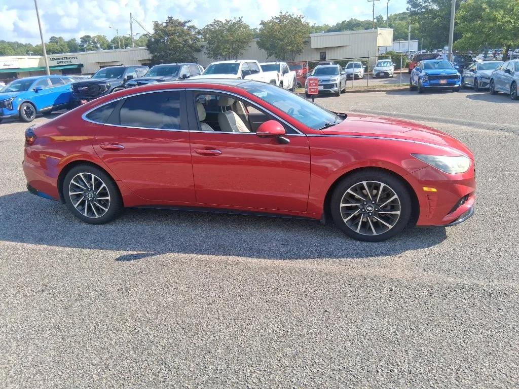 Used 2021 Red Hyundai Limited image 4